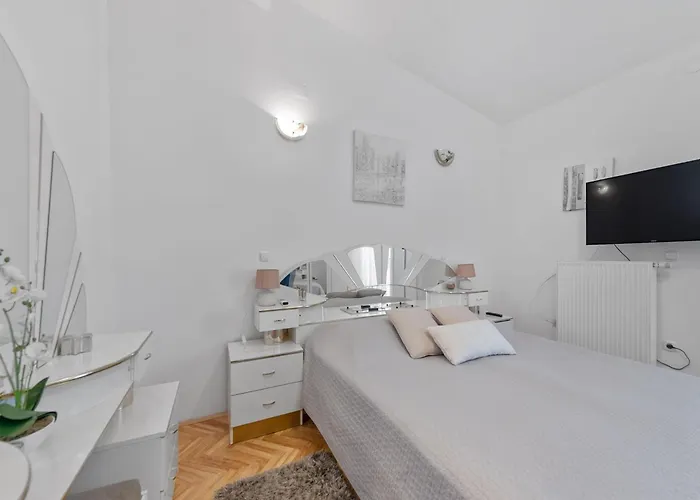 Beautiful With Private Sauna Vakantiehuis Neoric