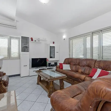 Beautiful In Holiday home *