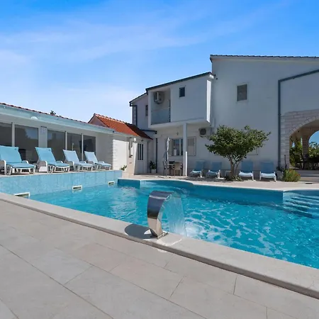 Hébergement de vacances Beautiful With Private Sauna Neoric