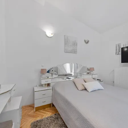 Beautiful With Private Sauna Hébergement de vacances Neoric