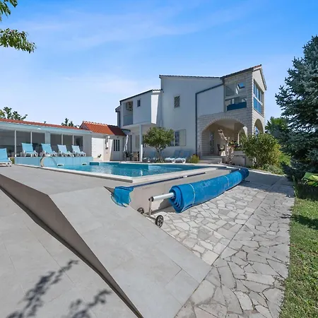 Beautiful With Private Sauna Hébergement de vacances Neoric