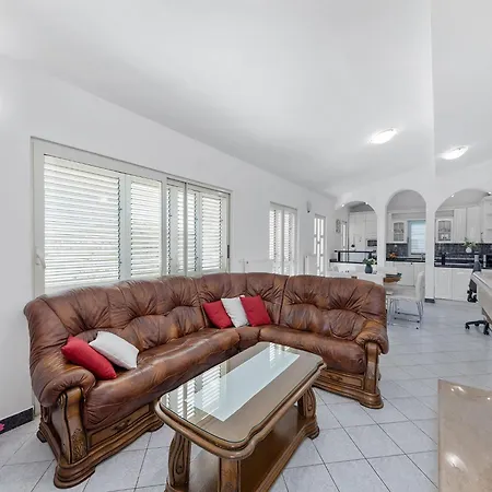 Beautiful With Private Sauna *